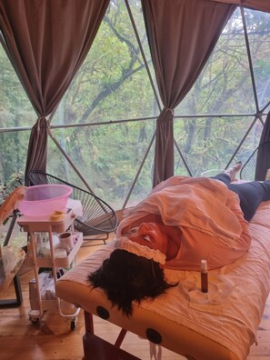 Body treatments, aromatherapy, hot stone massages, sports massages - El Refugio La Paz Eco Glamping (Piedades Norte)