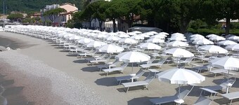 "Lake House" Charming Villa just 50 meters from the lake and sandy beach