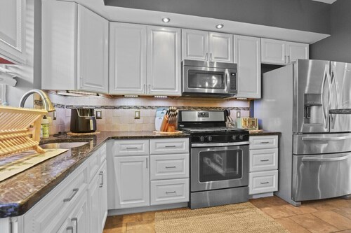 Fishtown Fun 2BR Fireplace