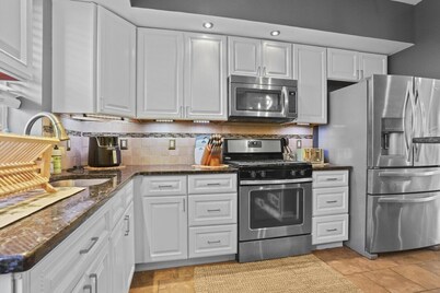 Fishtown Fun 2BR Fireplace