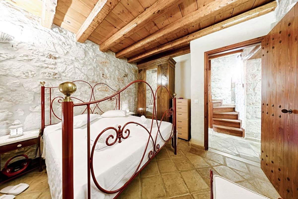 Suite | 7 bedrooms