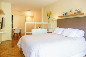 Studio, balcon, vue ville