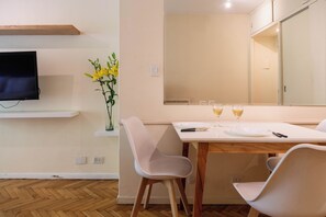 Studio, Balcony, City View | Dining room