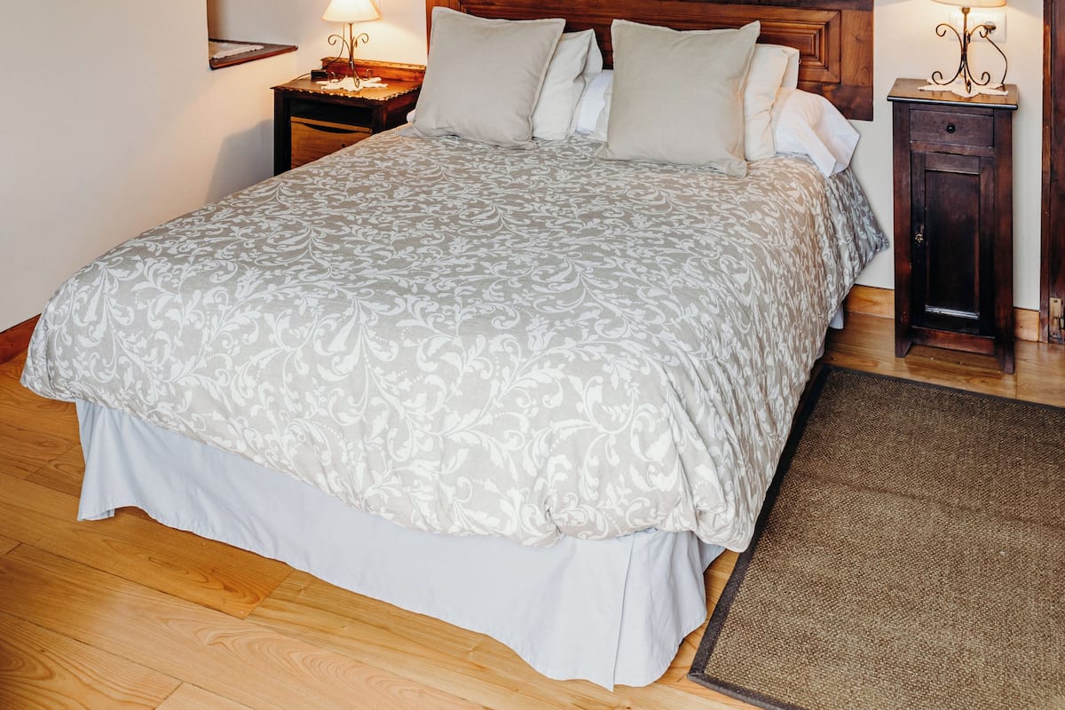 Apartment, Mountain View | 3 bedrooms, individually furnished, iron/ironing board, free WiFi