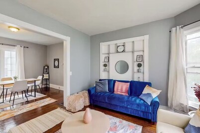 4-bedroom House in Rochester with Window A/C, TV, & WiFi to accommodate 8 people