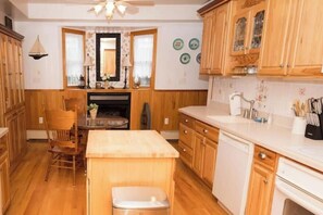 Micro-ondes, four, plaque de cuisson