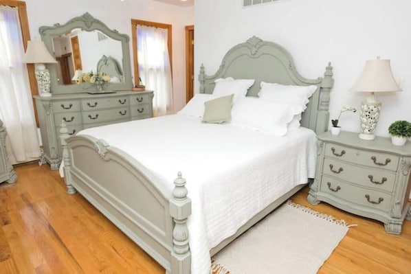 4 bedrooms, iron/ironing board, WiFi