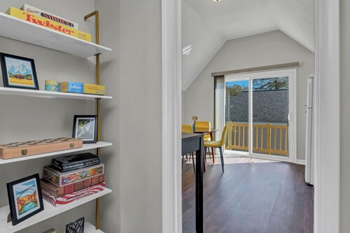 Cozy and Quiet- Private Upstairs Duplex