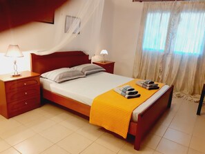 3 quartos, ferros/tábuas de passar roupa, Wi-Fi, roupa de cama