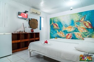 Espacio para trabajar con laptop y wifi gratis 