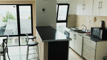 Micro-ondes, four, plaque de cuisson