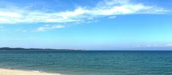 Lake Michigan beachfront in glen arbor. 2-bed/2-bath. beach fire pit and Wi-Fi