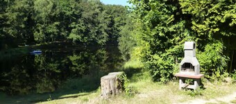 Limousin cabin by the pond