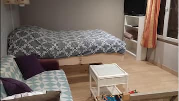 1 bedroom, bed sheets