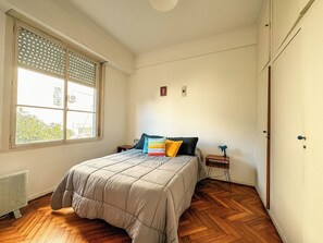 Apartament, 1 dormitori, vistes a la ciutat | 1 dormitori, roba de llit d'alta qualitat i cobrellits