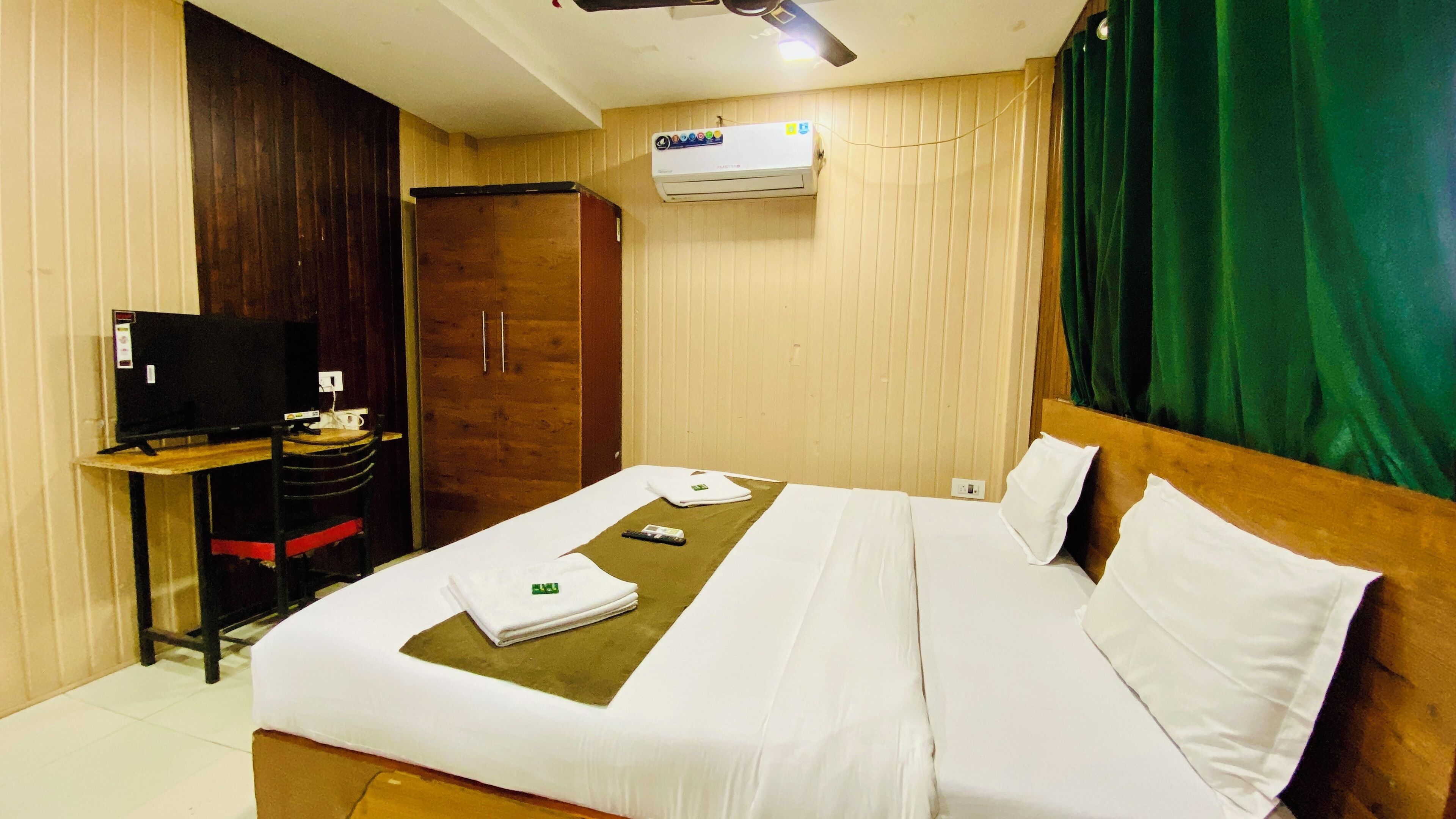 华丽双人房 | 免费 WiFi、床单