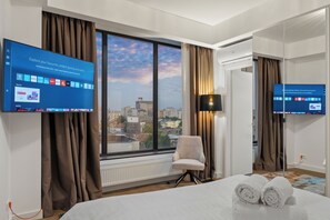 2 slaapkamers, een bureau, een strijkplank/strijkijzer, wifi