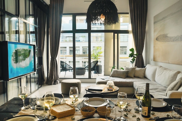 Deluxe Apartment, 3 Bedrooms, Balcony, Pool View | Dining room