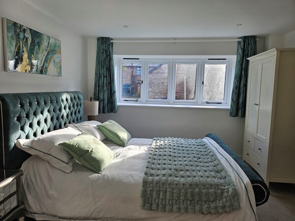 3 chambres, fer et planche à repasser, Wi-Fi, draps fournis