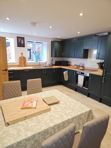 Beautiful dog friendly cosy village barn