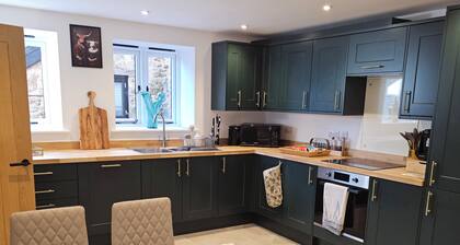 Beautiful dog friendly cosy village barn