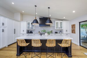 Fridge, microwave, oven, stovetop - Central Scottsdale Location with a Sparkling Pool, Fun Sports Court, & Hot Tub! (Scottsdale)