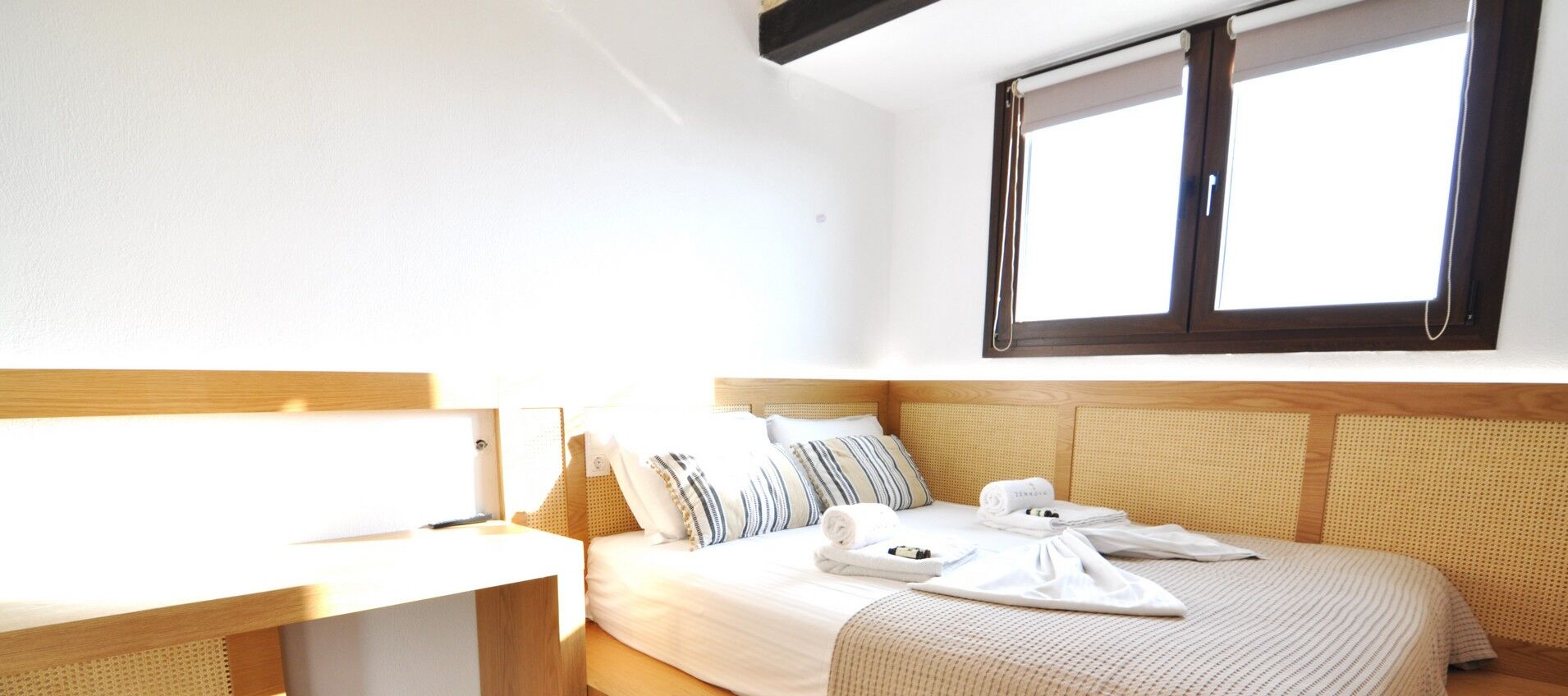 Vila superluxo, vista para a piscina | 4 quartos, ferros/tábuas de passar roupa, Wi-Fi de cortesia