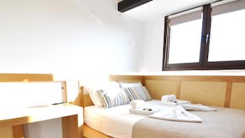 Vila superluxo, vista para a piscina | 4 quartos, ferros/tábuas de passar roupa, Wi-Fi de cortesia