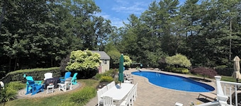 Stunning 5BR home w/ pool, beautiful yard, near beach, sleeps 8–16 comfortably