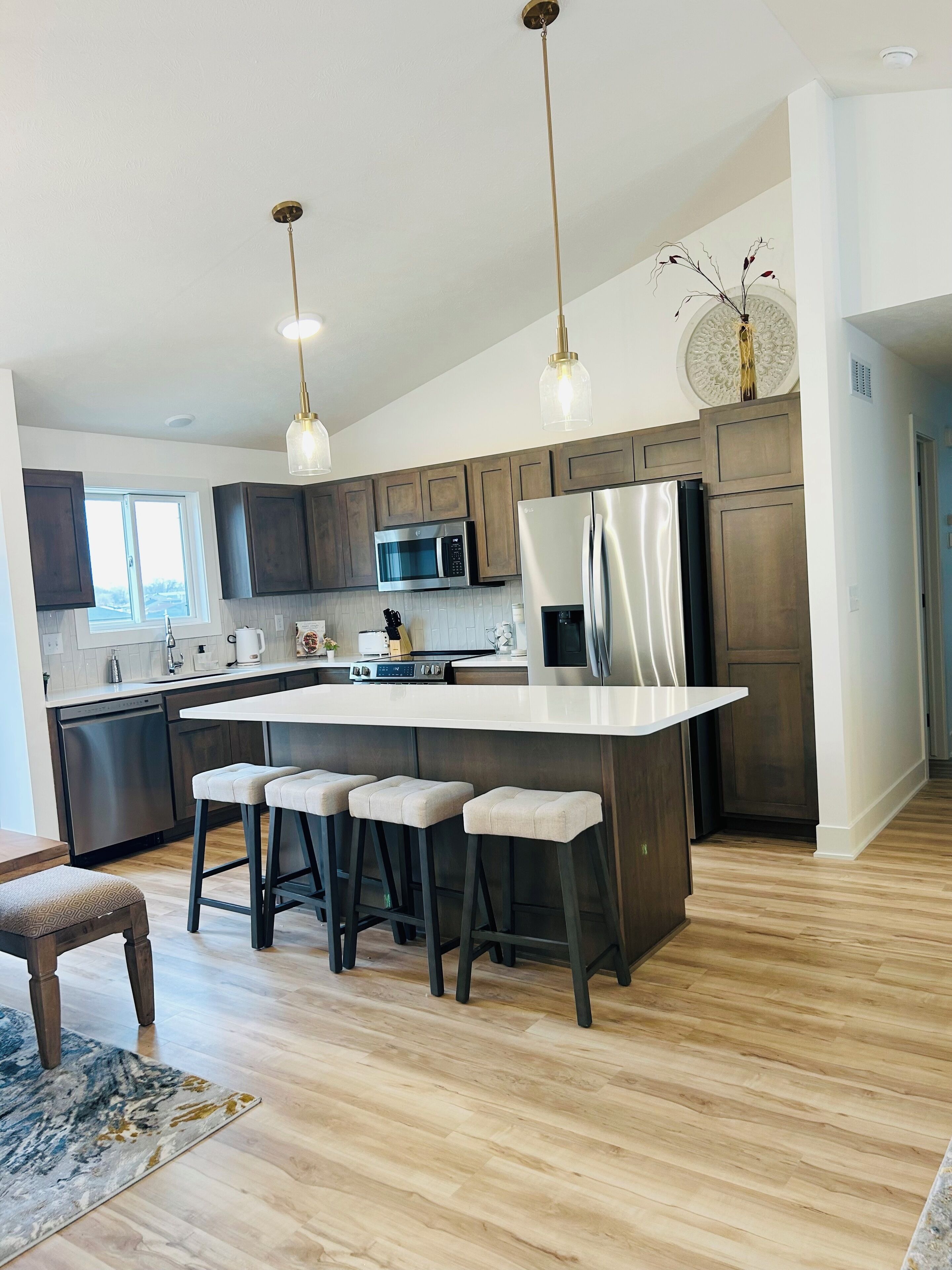 Refrigerador, microondas, horno y parrilla de estufa 