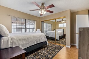 2 室のベッドルーム、デスク、旅行用ベビーベッド、WiFi