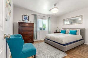 3 bedrooms, desk, travel cot, WiFi
