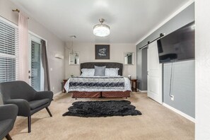 3 makuuhuonetta, työpöytä, vauvan matkasänky, Wi-Fi