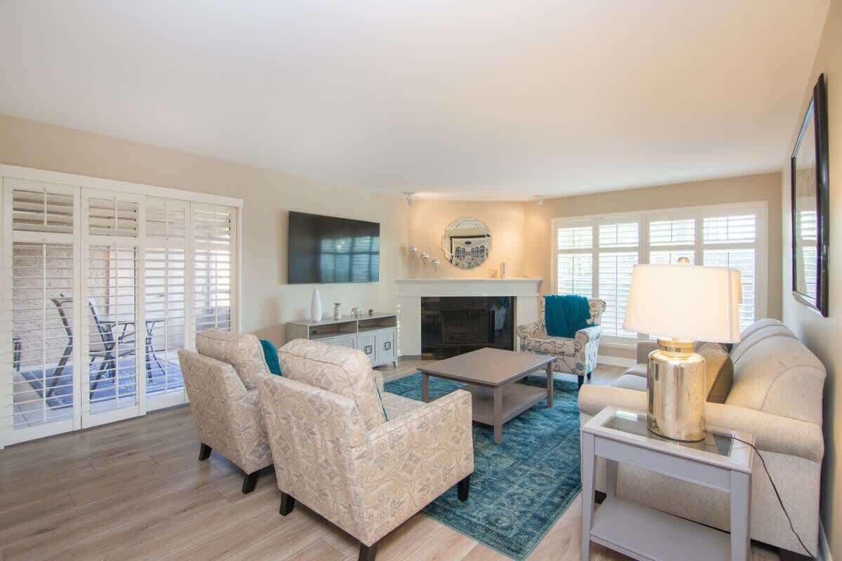 TV, fireplace, offices