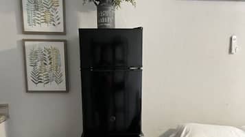 Desk, iron/ironing board, travel cot, WiFi