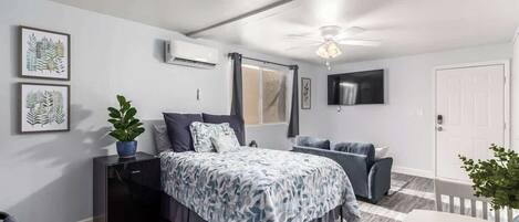 Fer et planche à repasser, lit de bébé portatif, Wi-Fi, literie fournie