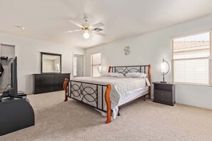 2 chambres, fer et planche à repasser, Wi-Fi, draps fournis