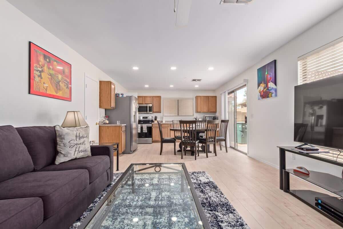 Televisión y oficina 