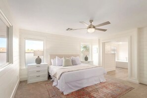 4 Schlafzimmer, Schreibtisch, Bügeleisen/Bügelbrett, Reisekinderbett