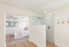 Strykejern/-brett, reiseseng for barn, wi-fi og sengetøy