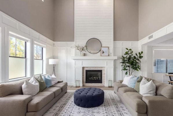 Televisión y chimenea 