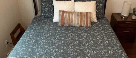 2 soverom, strykejern/-brett, reiseseng for barn og wi-fi