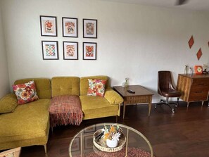 Televisión y oficina 