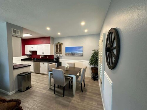 Charming Condo with Pool in Mesa near Tempe