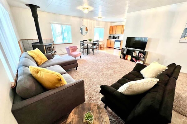 Cozy living room with lots of space