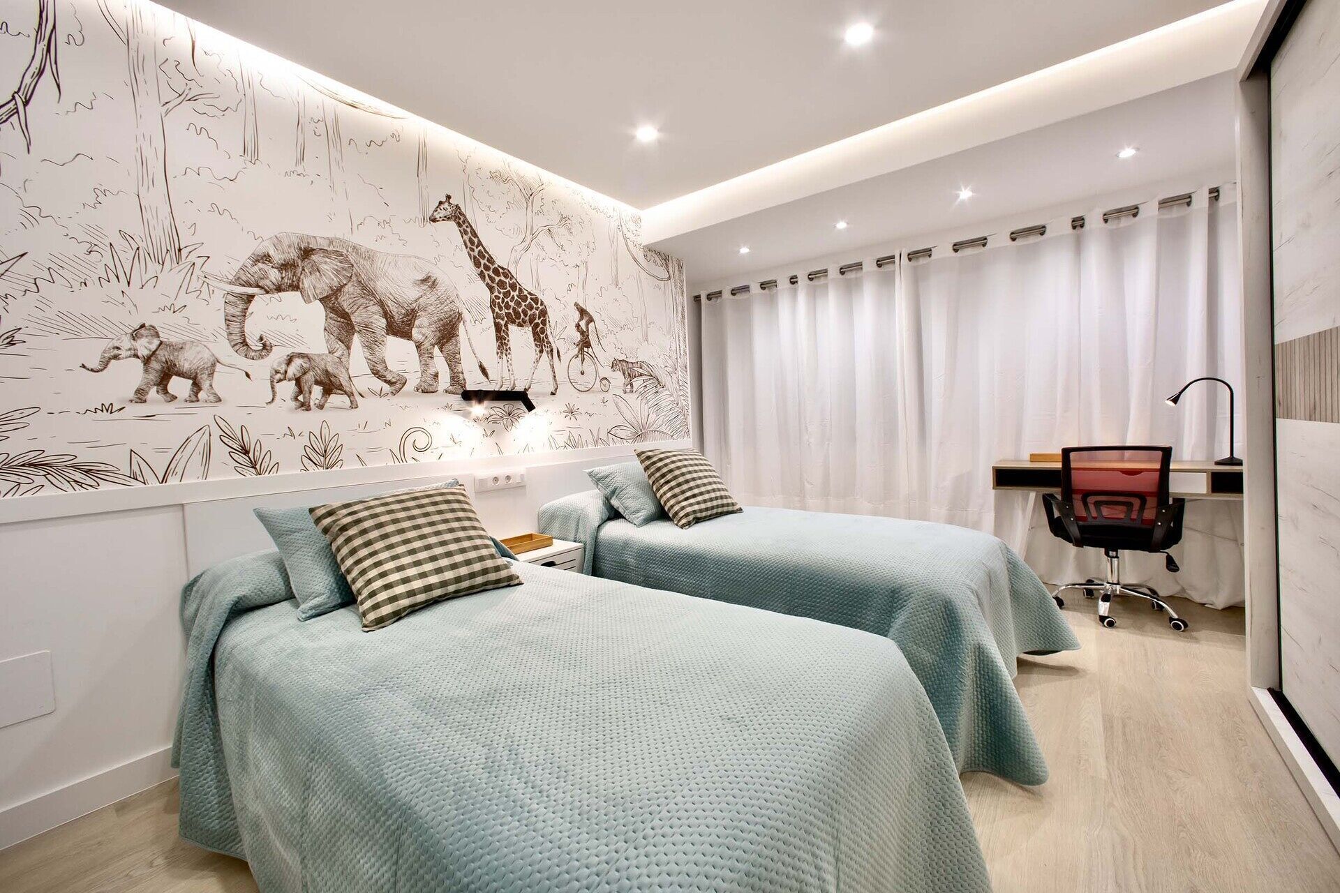 4 chambres, fer et planche à repasser