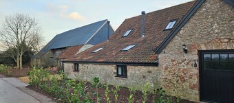 Sleeps 12, Stunning, Dog Friendly, Hot Tub, Rural