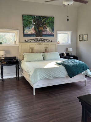 4 bedrooms, iron/ironing board, WiFi, bed sheets - 4/3 Family Home minutes from all ATL attractions! (Atlanta)