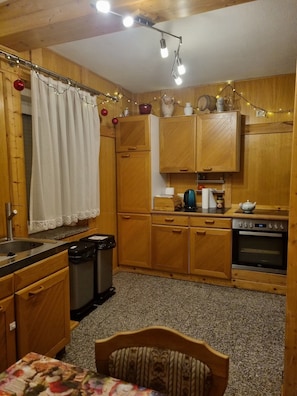 Mikroaaltouuni, uuni, liesi, astianpesukone