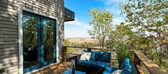 Healing River Mojo Dojo- private retreat overlooking the grand Missouri River